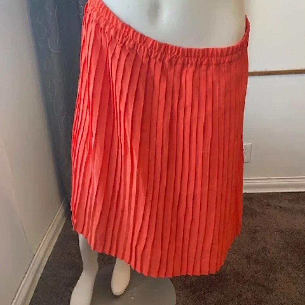 Banana Republic Coral Orange Pleated skirt, size XL